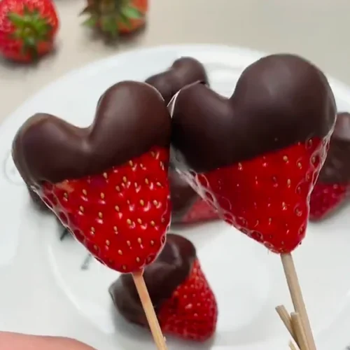 chocolate strawberry bite