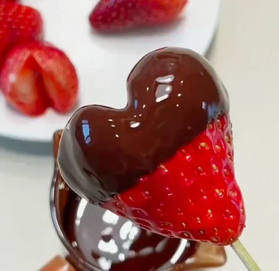 chocolate strawberry bite